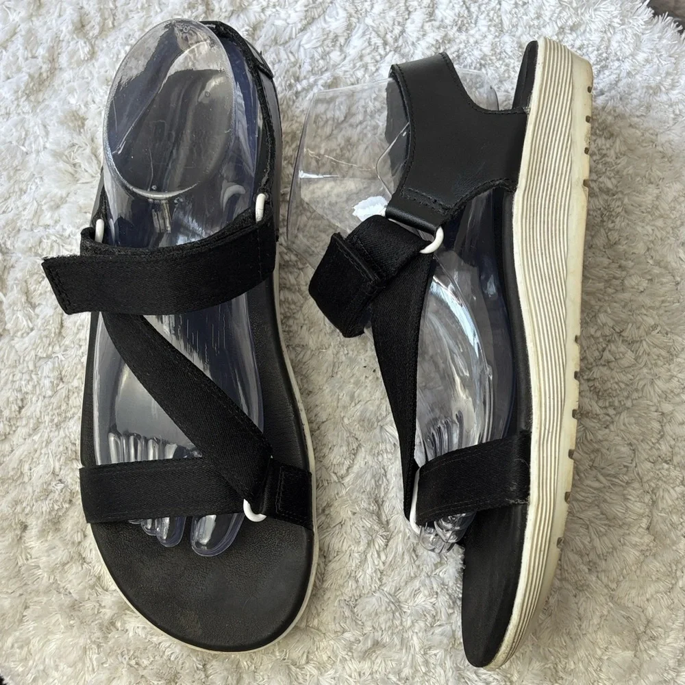 Dr. Martens Balfour Z-Strap Sandal
